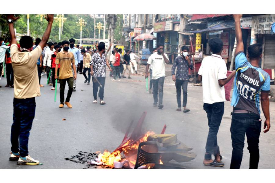 Tensions Flare as Rival Groups Clash Over Rajshahi Union Office