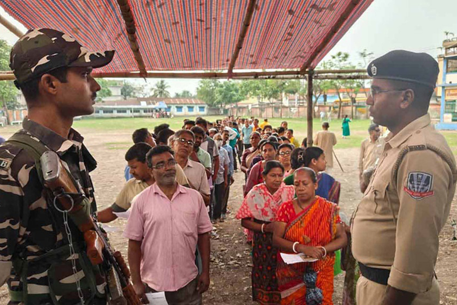 West Bengal, Tamil Nadu Polls Underway as Voting Begins
