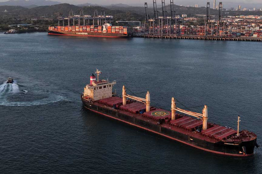 China Denies Trump’s Claim on Intercepted Iranian Vessel