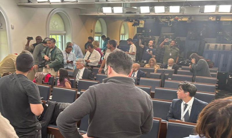 White House locked down after gunshots, Press evacuated