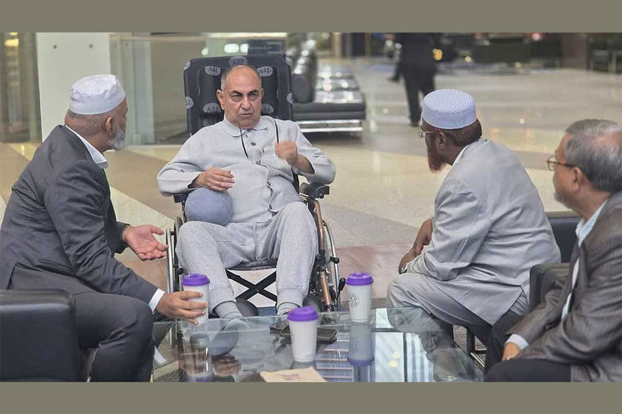 Golam Porwar Pays Visit to Ailing Mirza Abbas Abroad