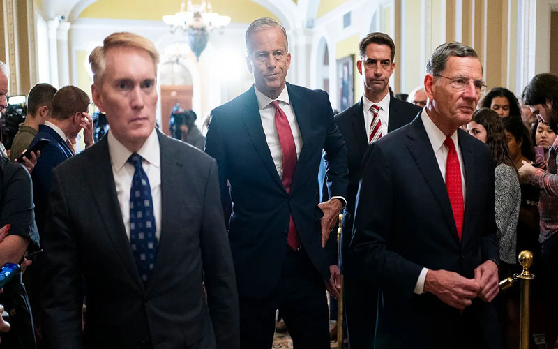 Republican funding plan defeated by Democrat's vote, U.S government faces shutdown