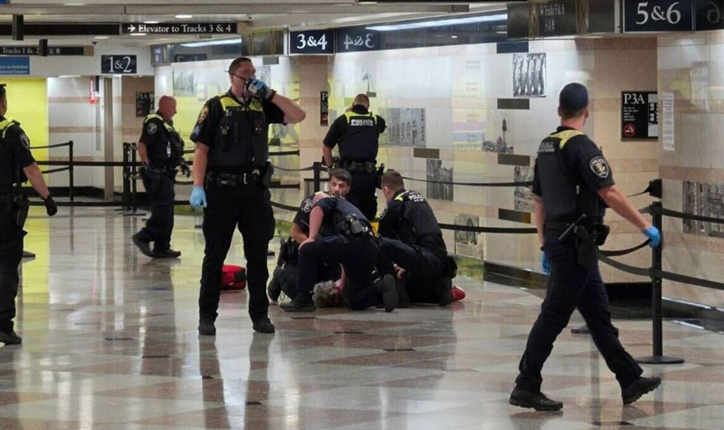 5 Injured in New York Penn Station Knife Attack, Suspect in Custody