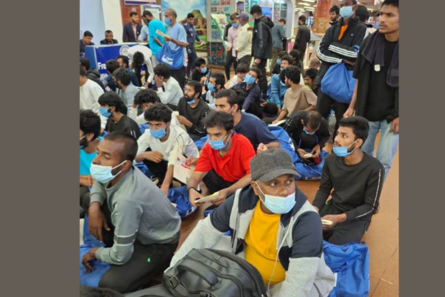 Another 170 Bangladeshis Return Home from Libya