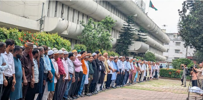 Bangladesh Pays Tribute as Mustafa Monwar’s Funeral Prayer Held at BTV