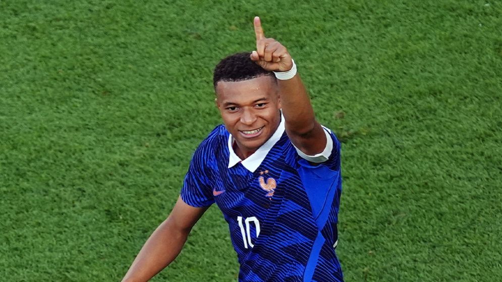 Golden Boot Race Heats Up as Mbappé Draws Level with Messi