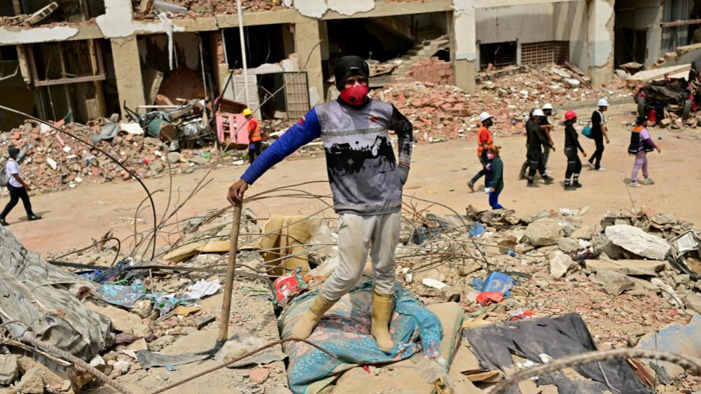 Body Recovery Mission Begins During Venezuela Earthquake Cleanup