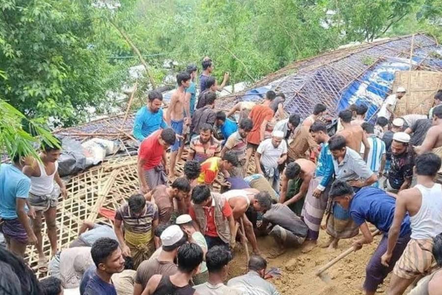 Death Toll Reaches Five in Rohingya Camp Landslide