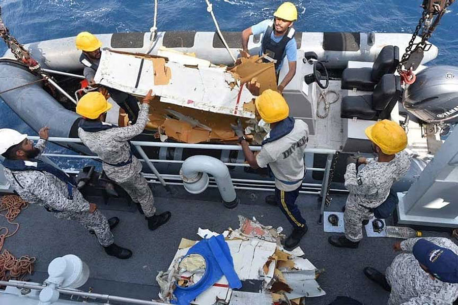 Pakistan rescue teams discover crashed cargo plane wreckage