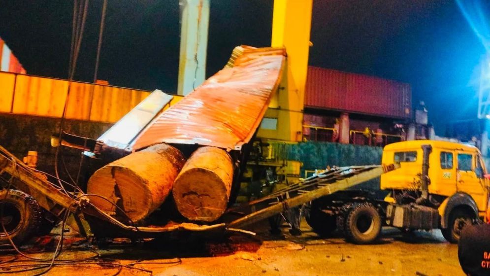 Heavy Log-Laden Container Falls on Trailer at Chattogram Port
