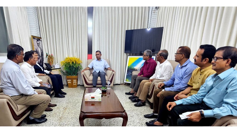 Freshly Appointed Contractual Officials Meet PM