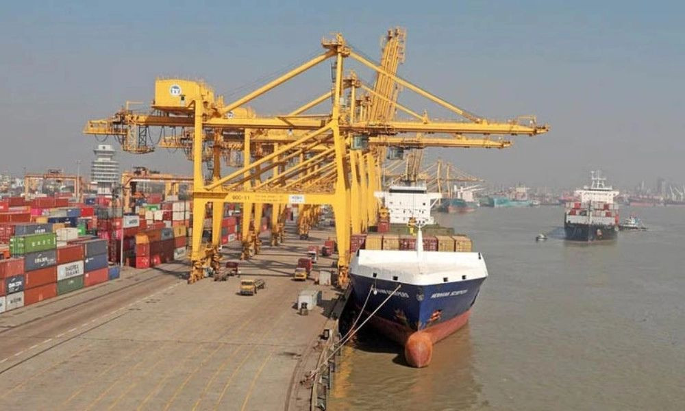 Ship carrying 1,200 tons of goods sinks near Ctg Port