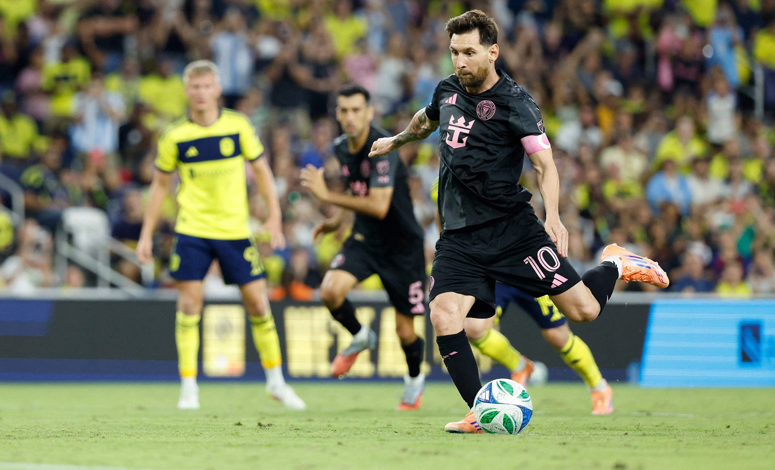 Messi bags hat-trick as Inter roar into playoffs with 5-2 win over Nashville