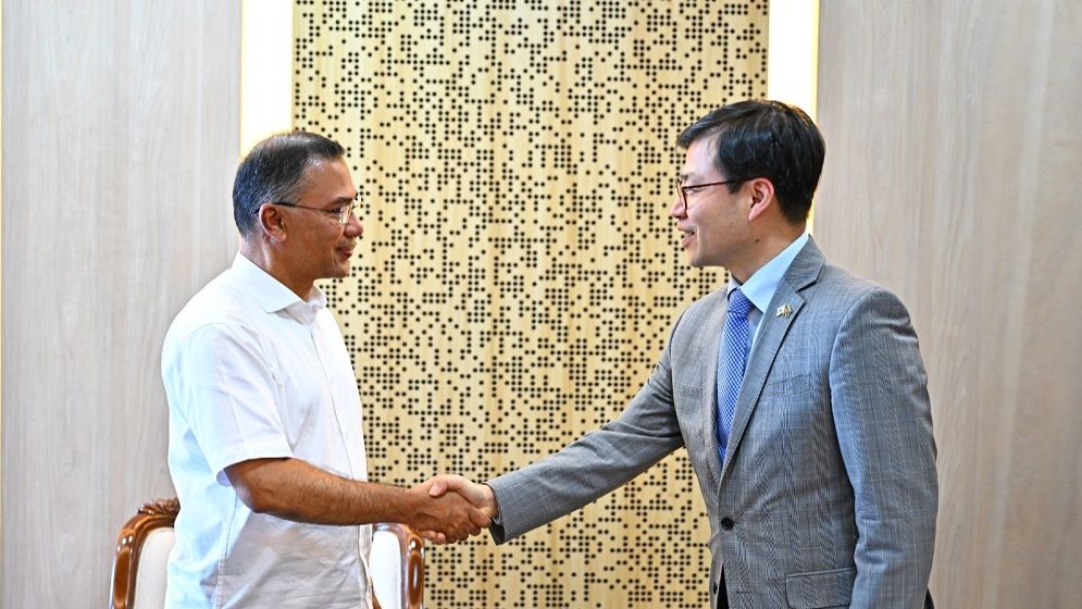PM Urges South Korea to Invest in High-Tech Manufacturing Sectors