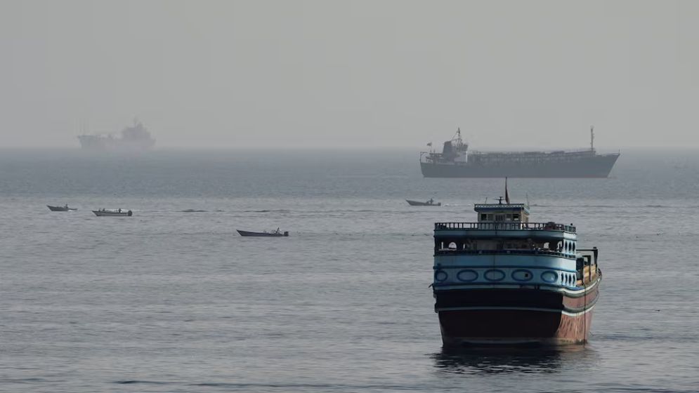 Uncertainty Grows Over US-Iran Dialogue Following Hormuz Incident