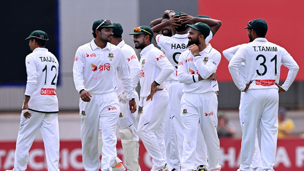 Hasan Strikes Twice as Australia Stumble to 74-4 at Lunch