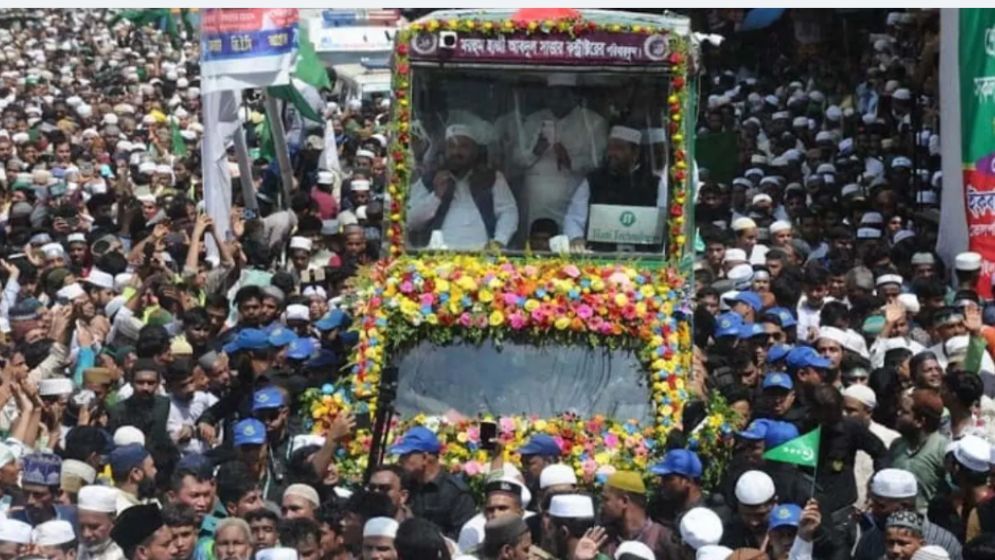 Chattogram Streets Overflow With Devotees at Jashne Julus