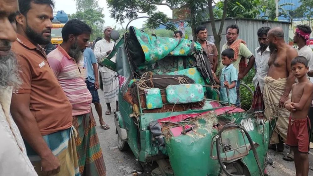 Two Dead After CNG Auto-Rickshaw Crashes Into Stationary Truck in Sirajganj