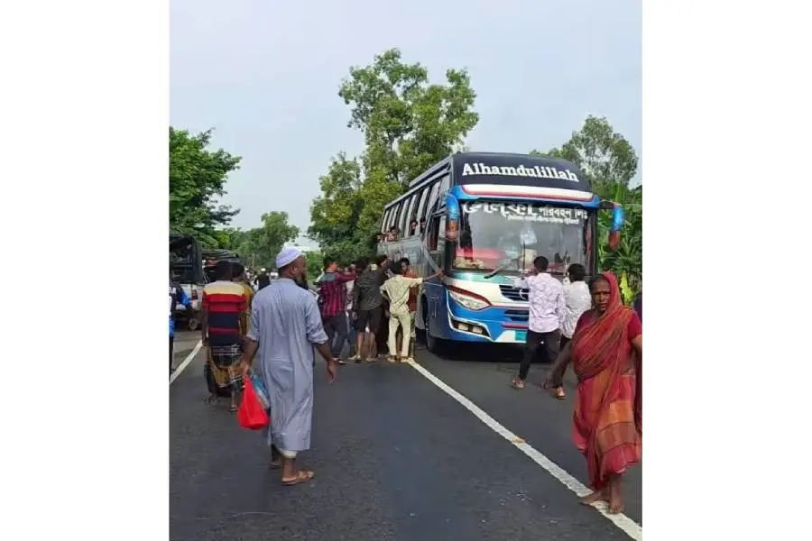 One Dies, Another Hurt in Manikganj Traffic Accident