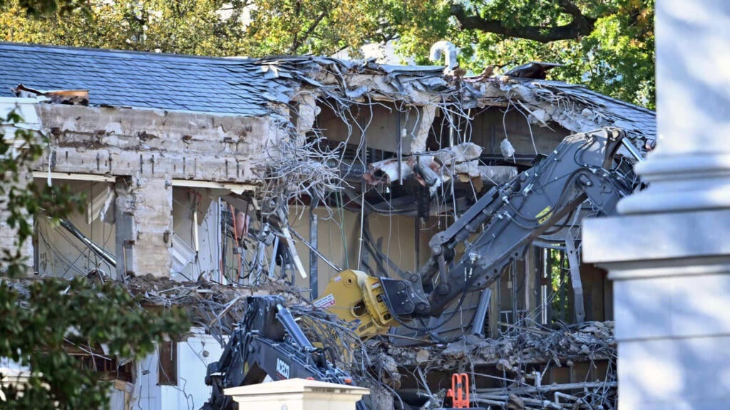 Trump demolishes part of White House for new ballroom