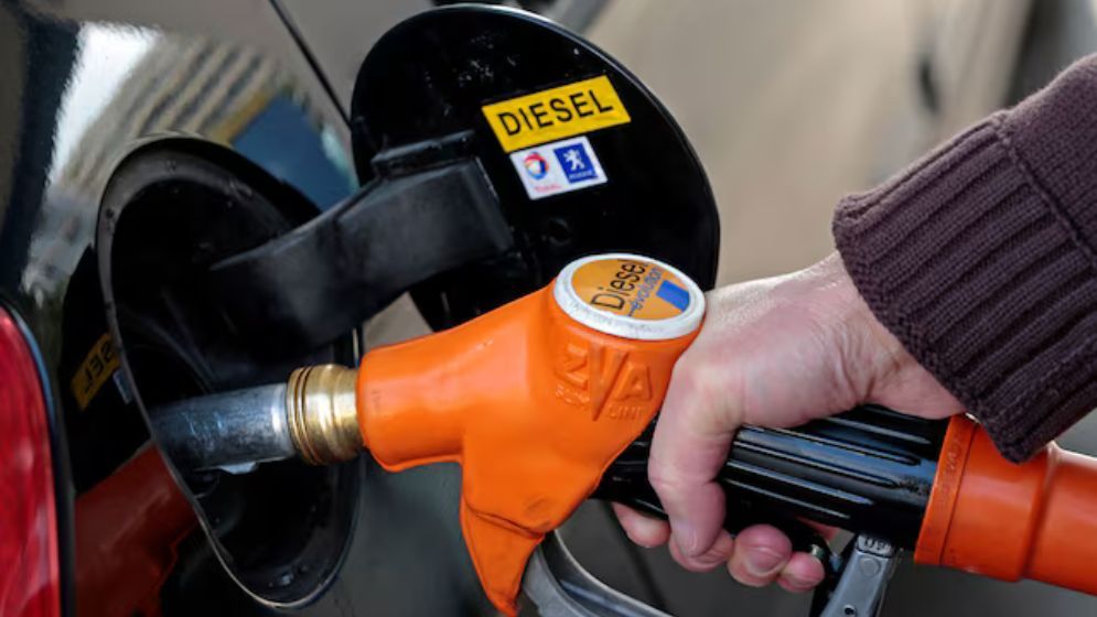 US Diesel Price Reaches Record $5.90 Per Gallon