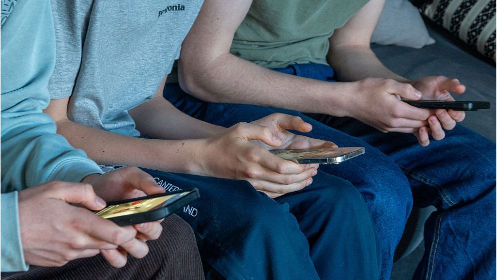 Social Media Ban for Children Sparks EU Revolt