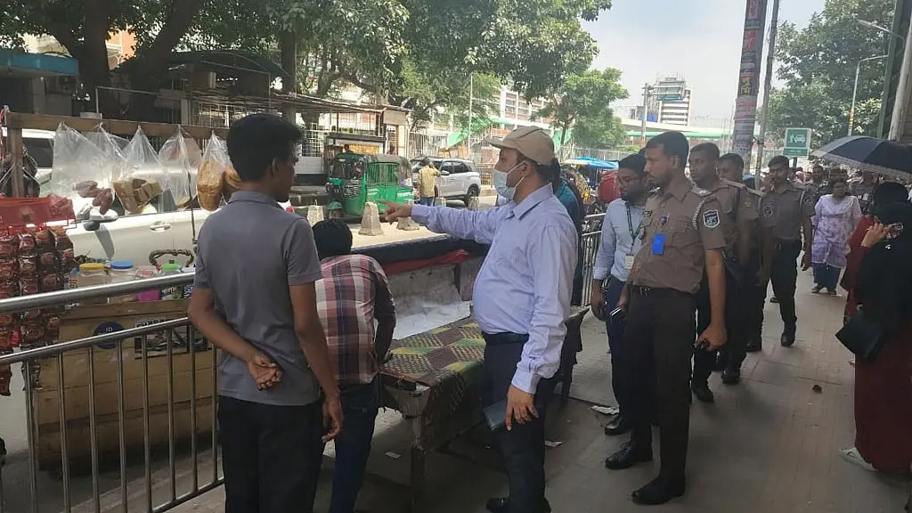 Illegal structures cleared from Karwan Bazar, Farmgate metro stations