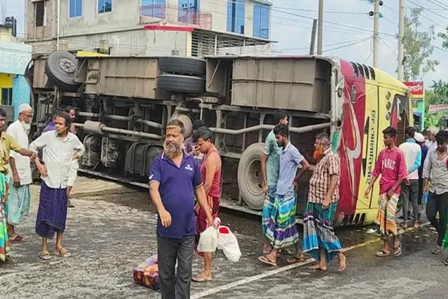Two killed, 10 injured in Mymensingh road crash
