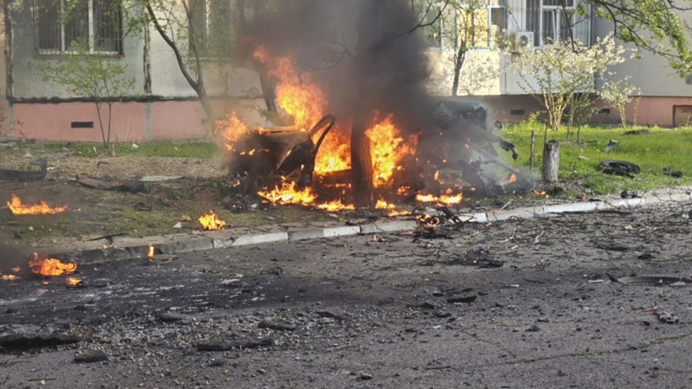 6 killed in Russian attack on Ukraine