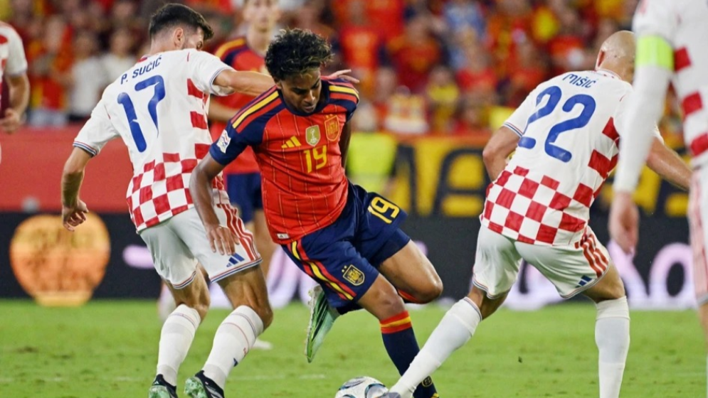 Spain ease to victory over Croatia as England defeat Czechs
