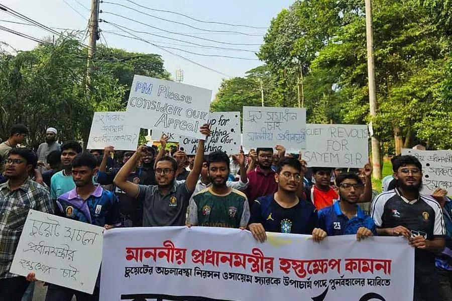 CUET Students Urge PM to Bring Back Ousted VC
