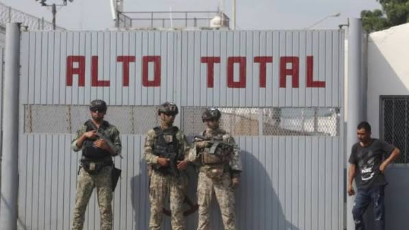 10 killed in clash at Mexican prison