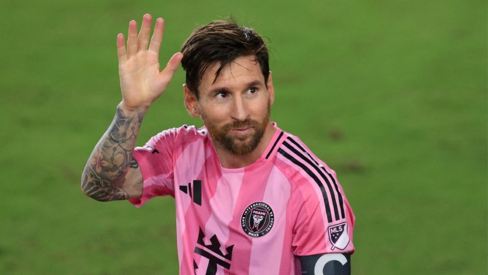 Messi selects the 10 future superstars of football.