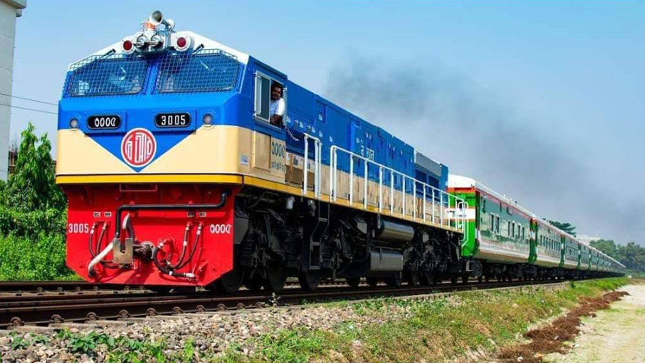 Passengers Buying Train Tickets from Unapproved Sources Will Bear the Risk