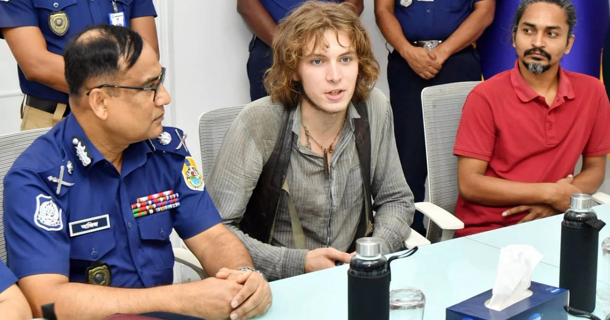 Bangladesh Police returned a stolen laptop to a German tourist.
