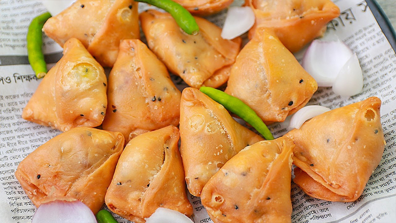How harmful is it to eat a samosa on an empty stomach in the morning?