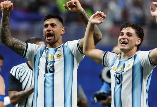 To whom would Romero like to give Argentina's number 10 jersey?