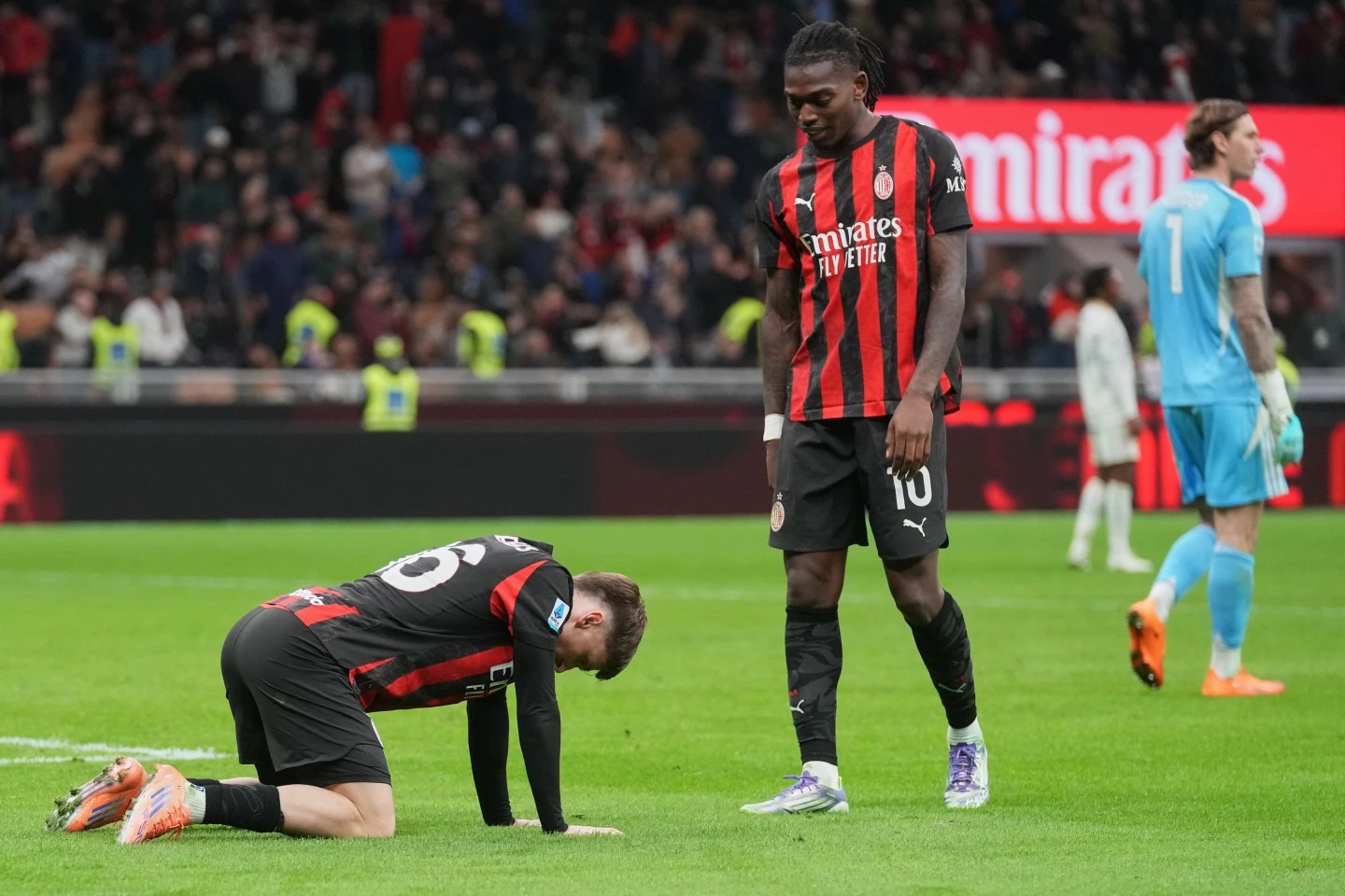 Athekame’s injury-time goal helps Milan rescue 2-2 draw against Pisa in Serie A