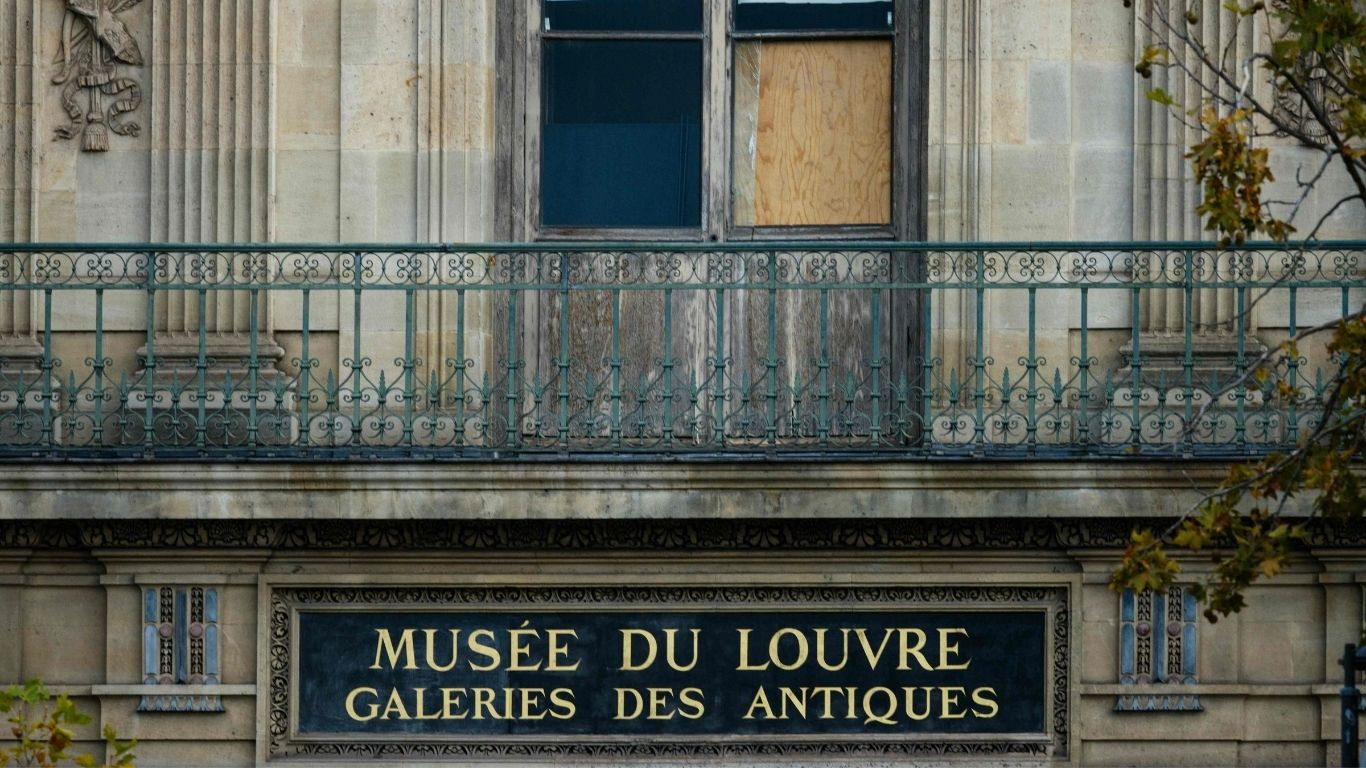 Two suspects arrested in Louvre jewel heist