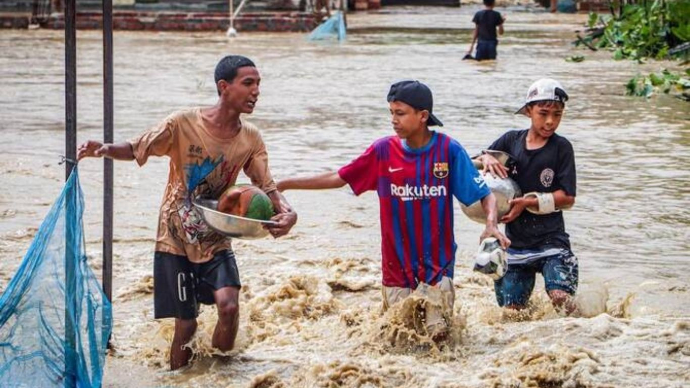 India evacuates tens of thousands as cyclone Montha gains strength