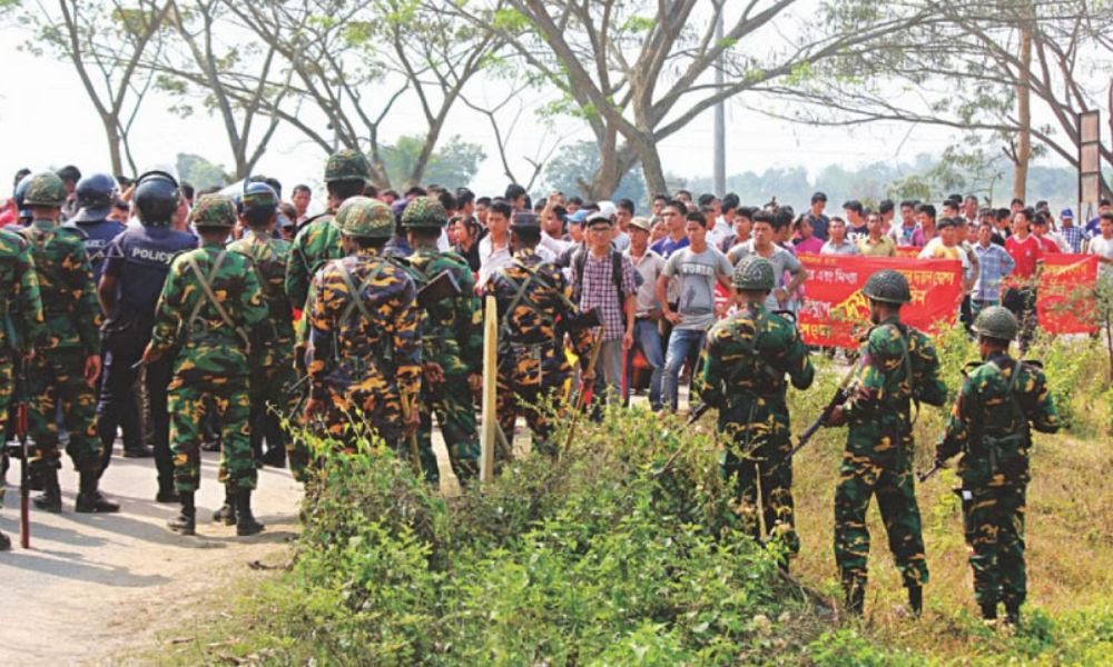 Army boosts security in Khagrachhari amid alleged arms smuggling, protests over temporary camp