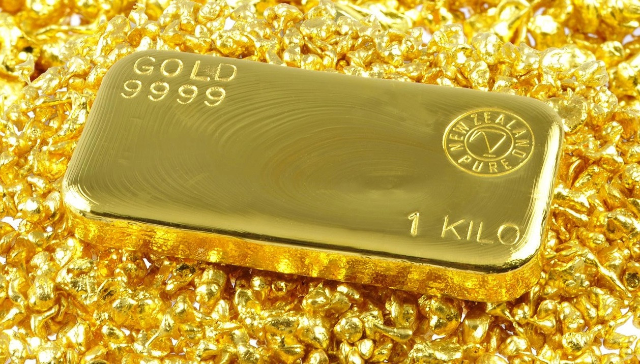 Gold price plunges by Tk10,474 per bhori