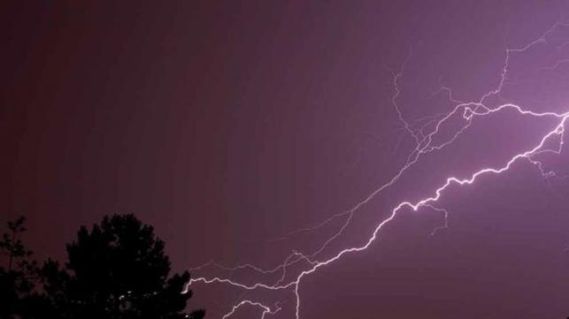 Lightning kills 11 in 5 districts