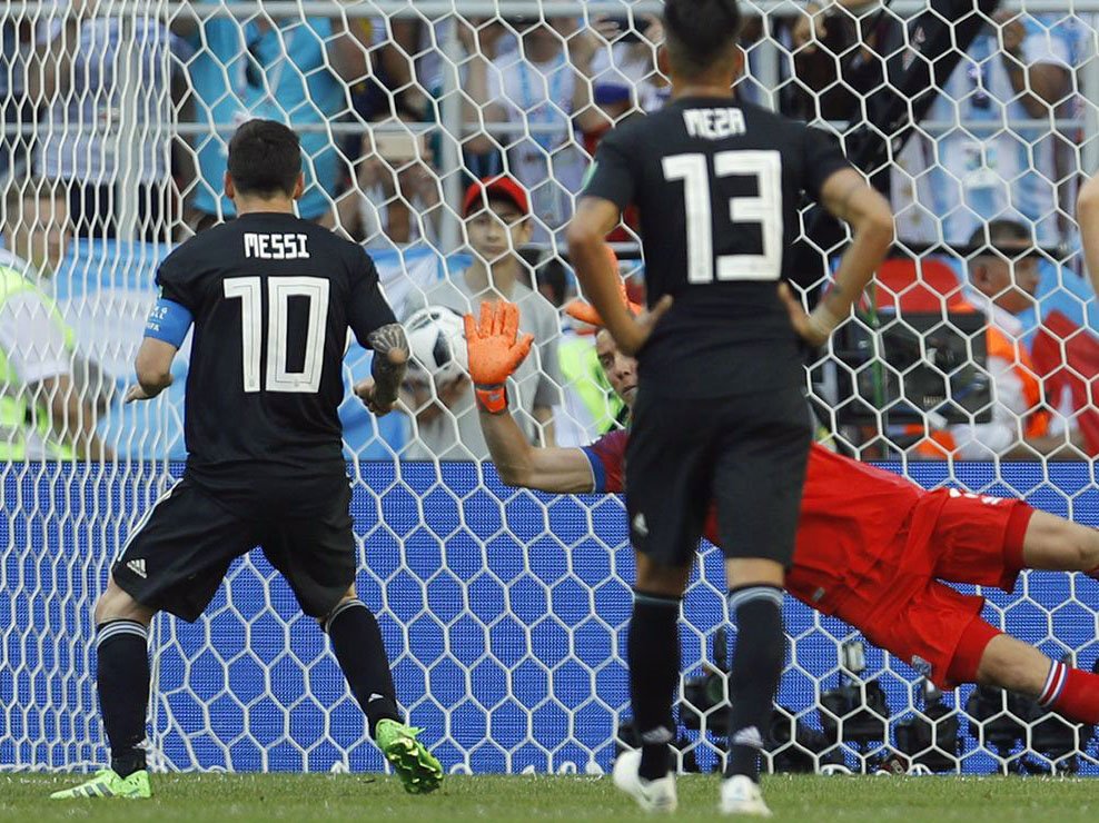 Messi misses penalty as Argentina held by Iceland