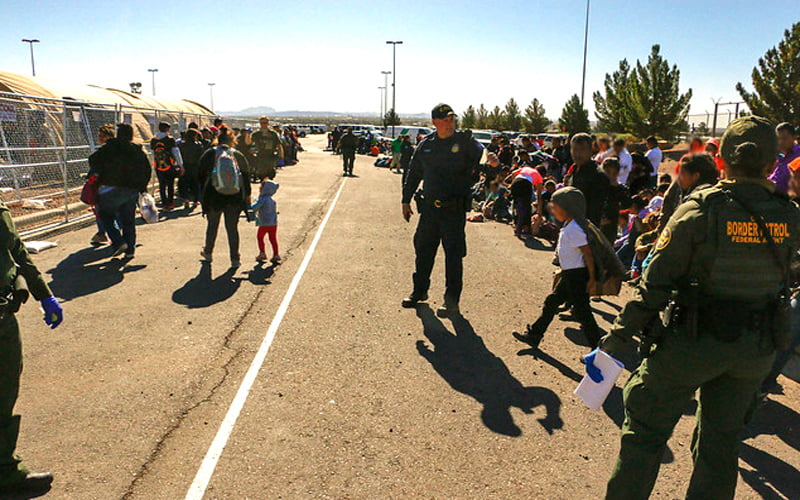 People flock to Mexican border to enter USA