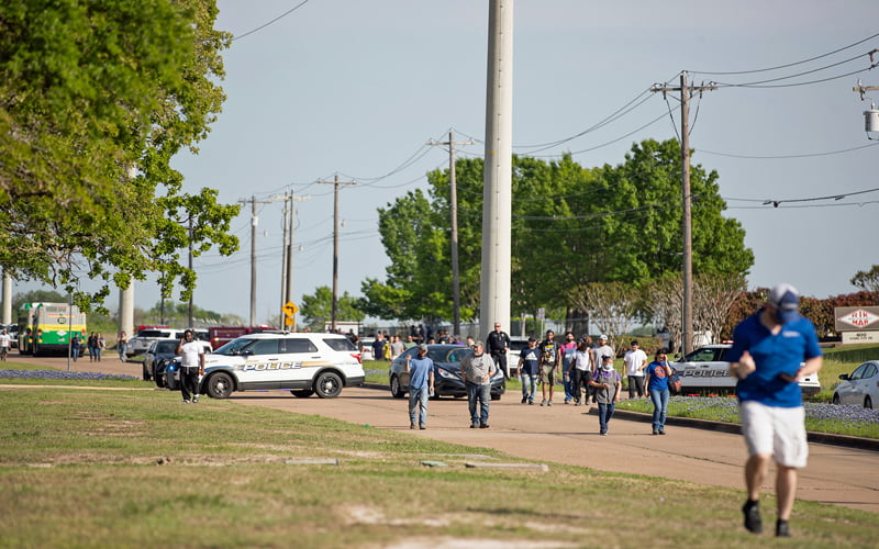 1 dead, 5 injured in gunmen firing in Texas