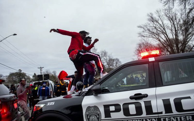 Police shot and killed black man again in USA