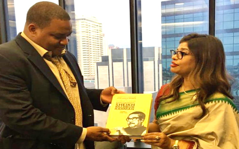 Atlantic City Mayor receives book of intelligence report on Bangabandhu
