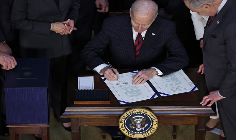 Biden signs bill on military-humanitarian aid in Ukraine