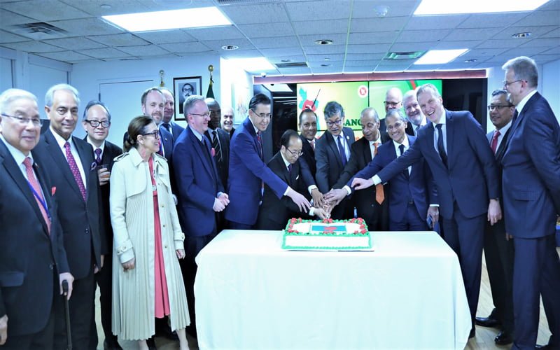 Foreign Secretary highlights to foreign diplomats socio-economic success of the country